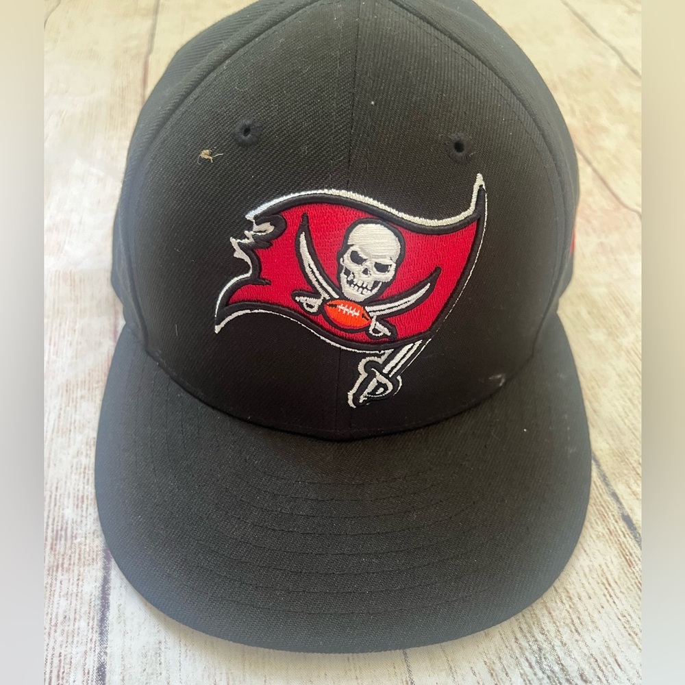Tampa Bay Buccaneers flat bill hat, size 7